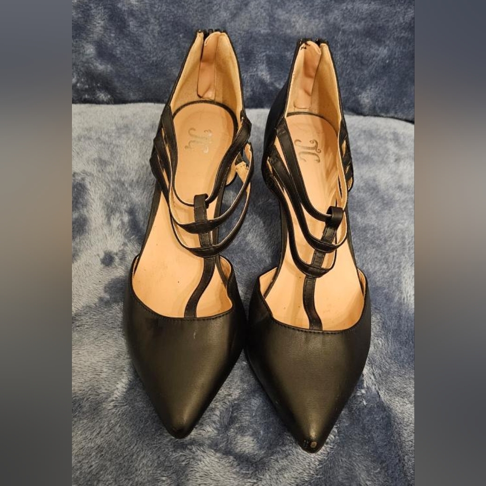Journee Collection Women's 8.5 Black Heels